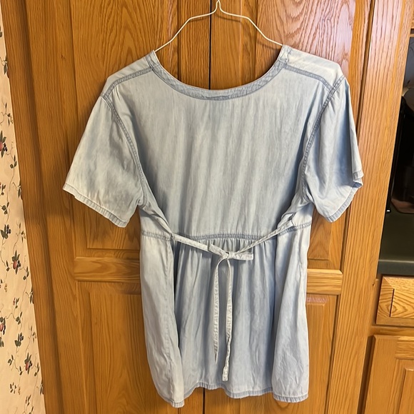 New Addition maternity light blue size large top - Picture 2 of 3